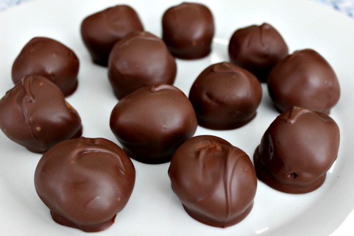 Peanut Butter Balls – ONLY 4 Ingredients!