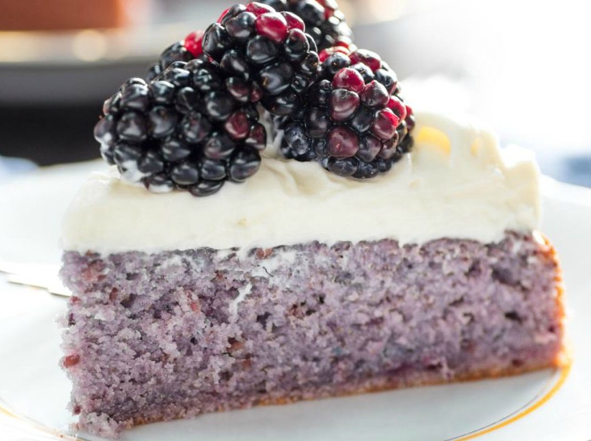 BLACKBERRY CAKE WITH CREAM CHEESE FROSTING