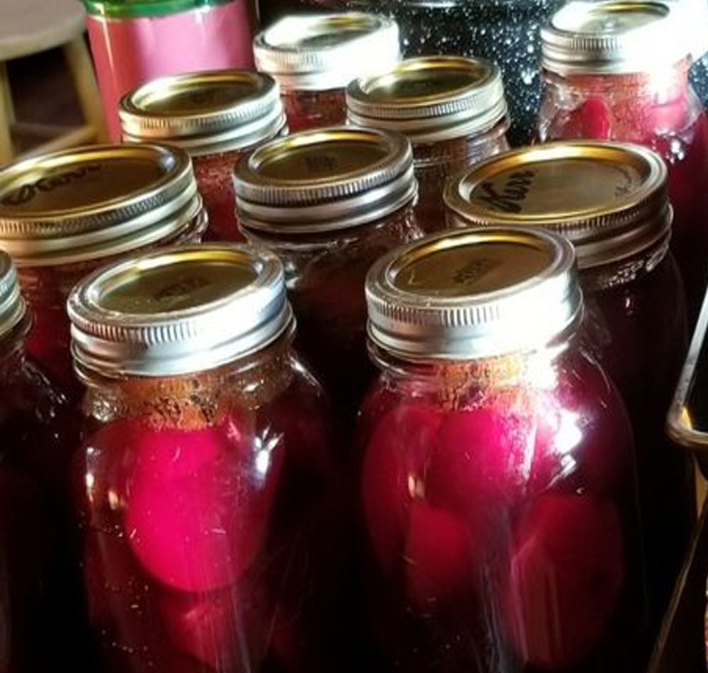 EASY HOMEMADE PICKLED BEETS