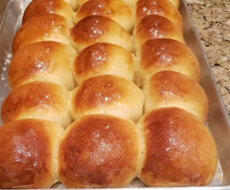 COPYCAT HILLBILLY HOT ROLLS Recipe Image