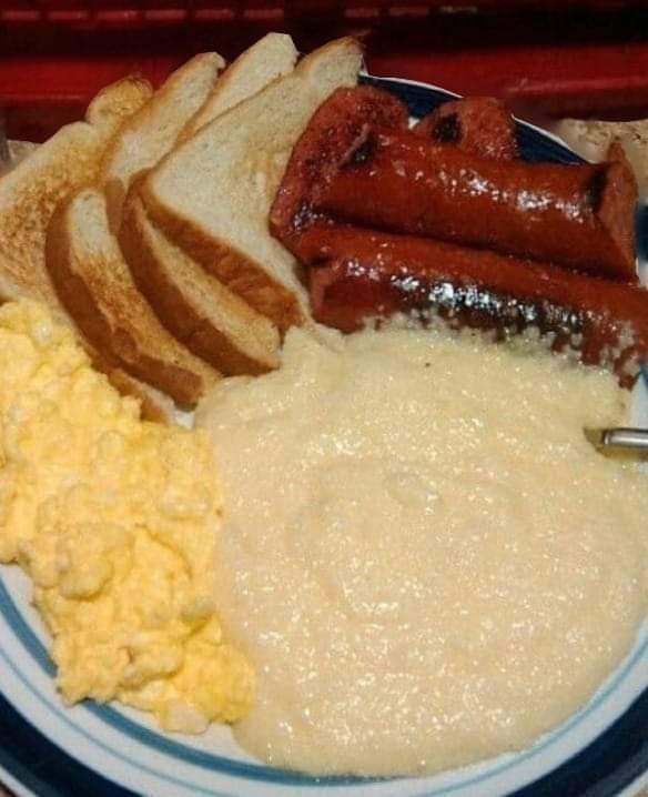 Grits sausage and toast with cheese eggs🍳