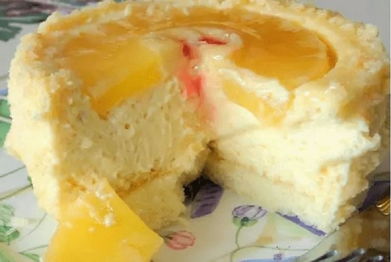 PINEAPPLE CAKE WITH CHEESE CAKE FILLING