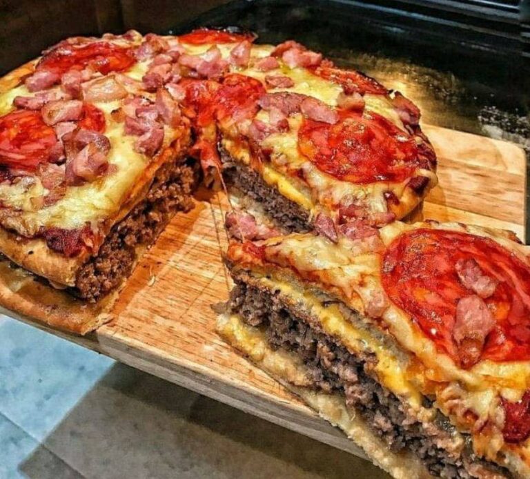 THE PIZZA BURGER PIE Recipe Image