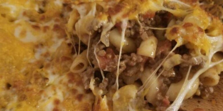 Cheesy Baked Goulash Recipe Image