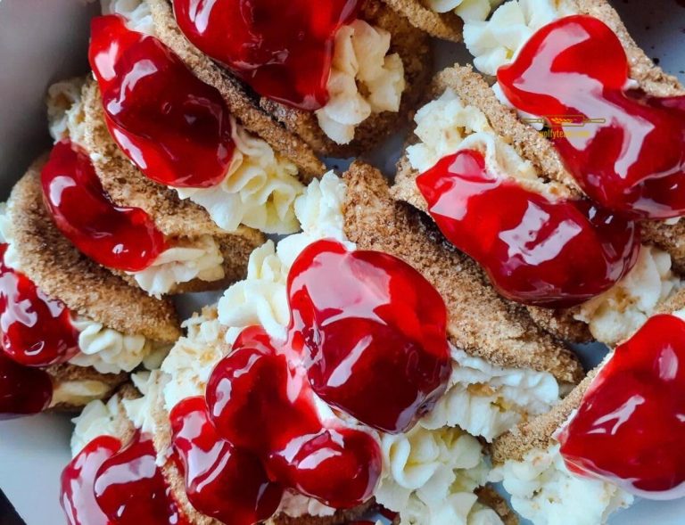 STRAWBERRY CHEESECAKE TACOS Recipe Image