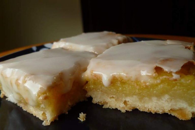 THE BEST LEMON BARS Recipe Image