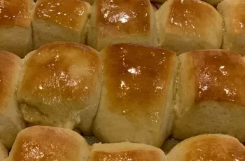 Texas Roadhouse’s Rolls with Honey cinnamon butter